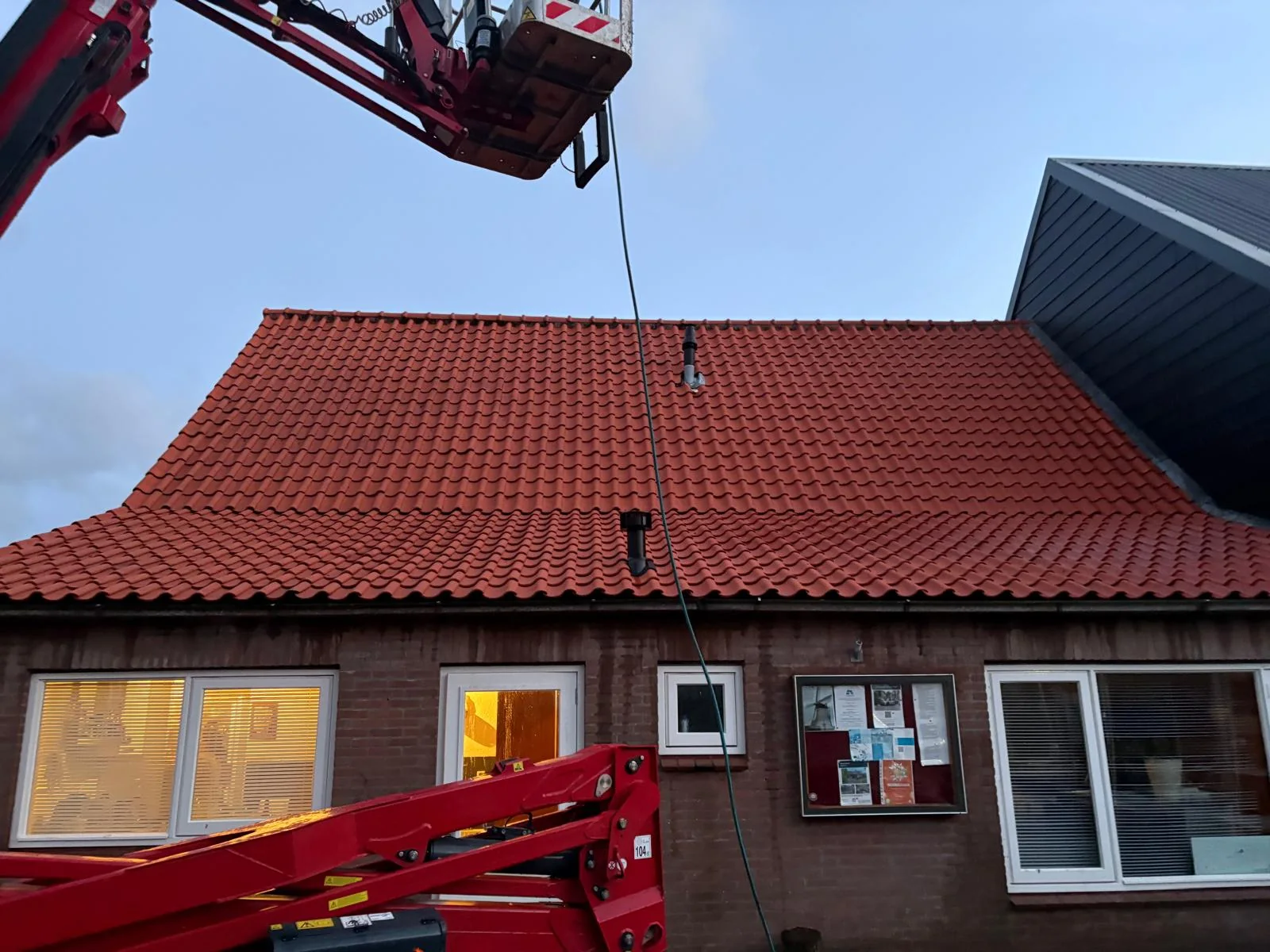Schoon dak na reiniging